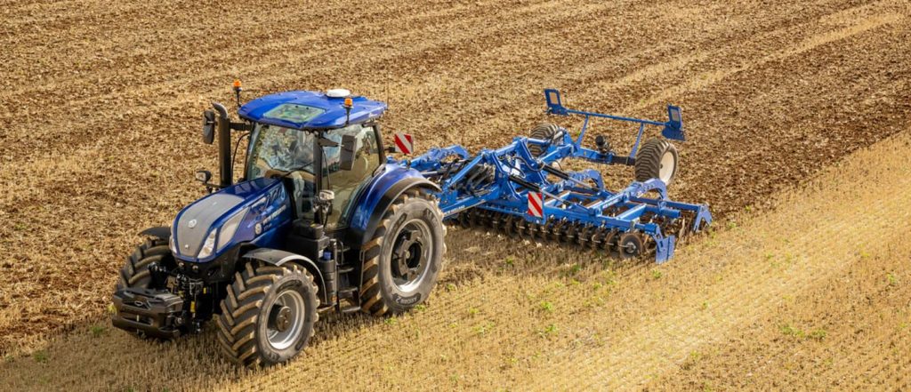 agricultural-tractors-t7-lwb-with-plm-intelligence-slider